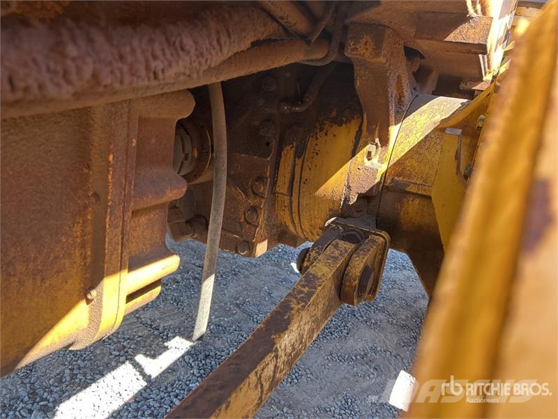 John Deere 672D Грейдери