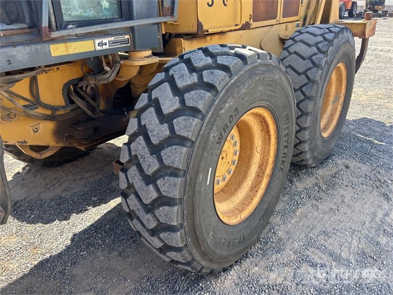 John Deere 672D Грейдери