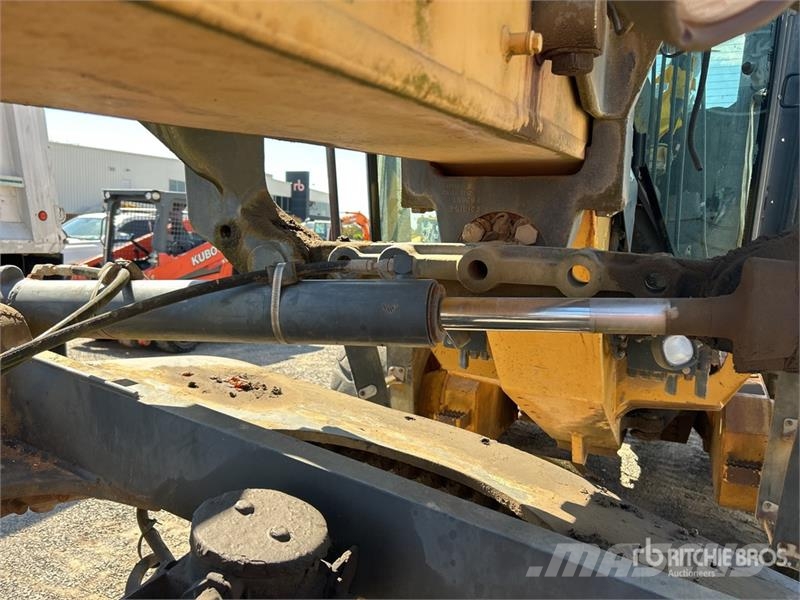 John Deere 672D Грейдери