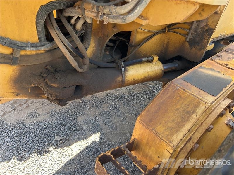 John Deere 672D Грейдери