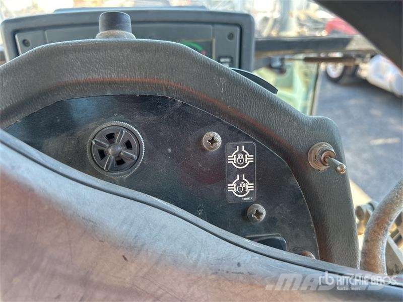 John Deere 672D Грейдери