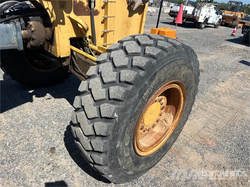 John Deere 672D Грейдери