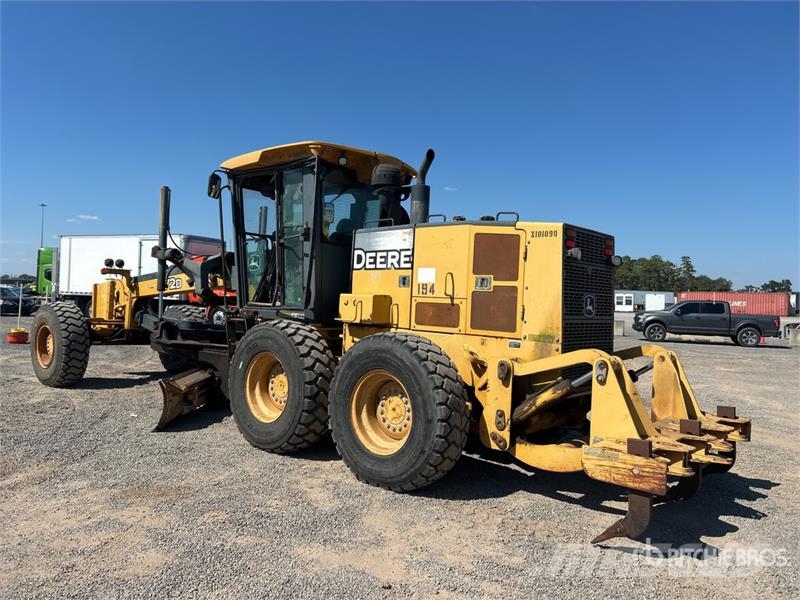John Deere 672D Грейдери