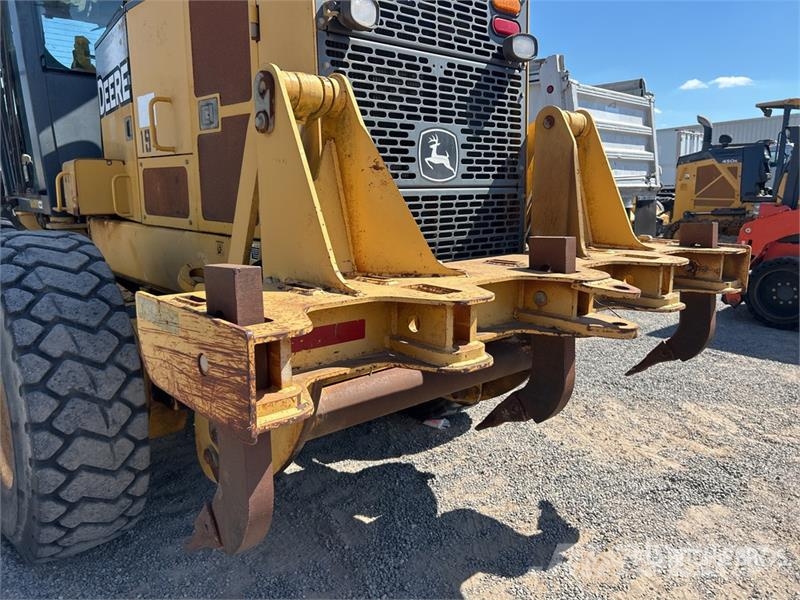 John Deere 672D Грейдери