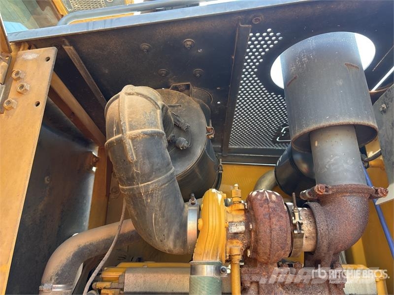 John Deere 672D Грейдери