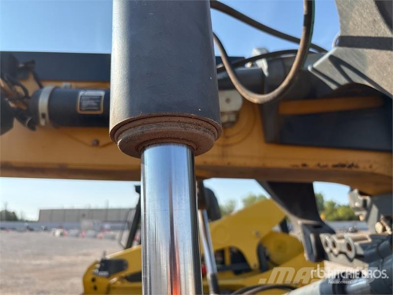 John Deere 672G AWD Motor Grader Greideriai