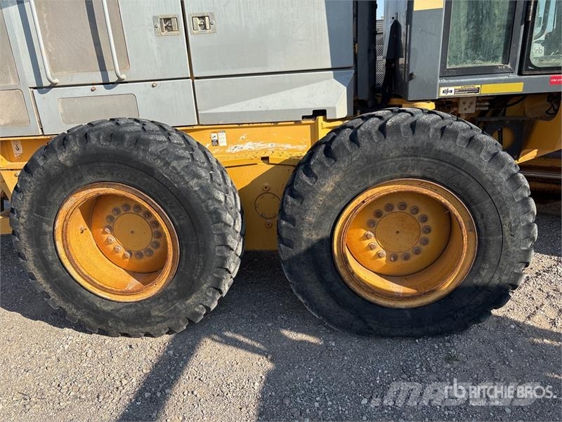 John Deere 672G AWD Motor Grader Greideriai