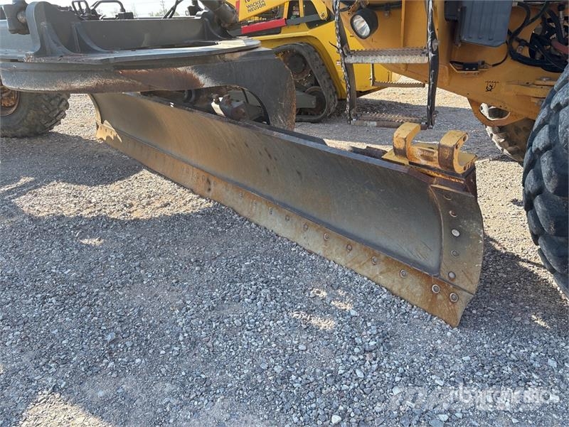 John Deere 672G AWD Motor Grader Greideriai