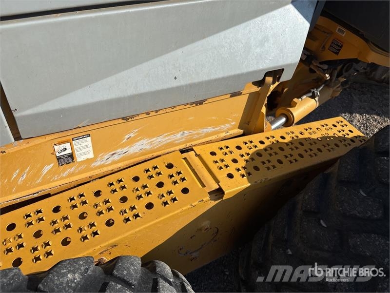 John Deere 672G AWD Motor Grader Greideriai