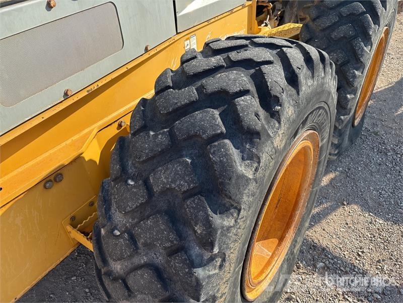 John Deere 672G AWD Motor Grader Greideriai