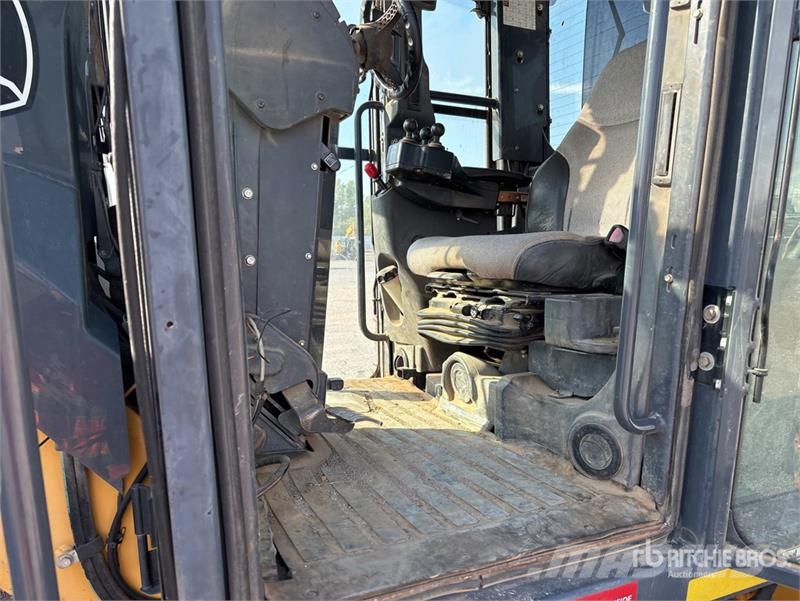 John Deere 672G AWD Motor Grader Greideriai