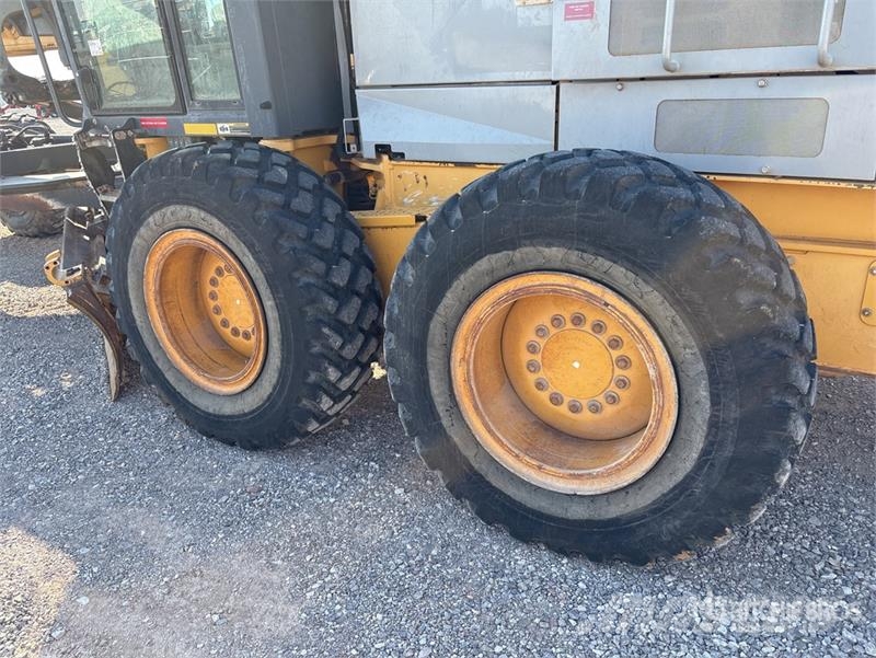 John Deere 672G AWD Motor Grader Greideriai