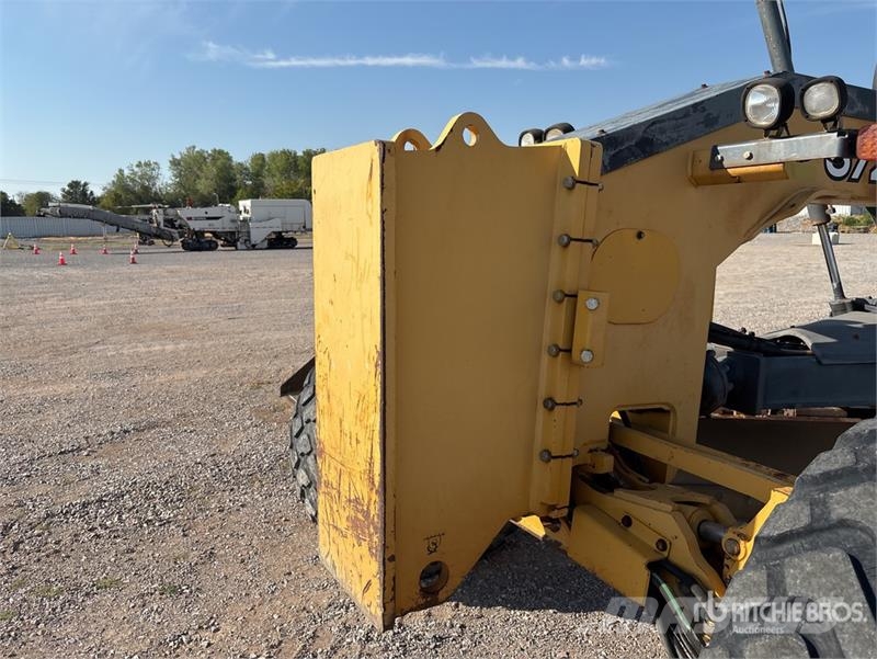 John Deere 672G AWD Motor Grader Greideriai