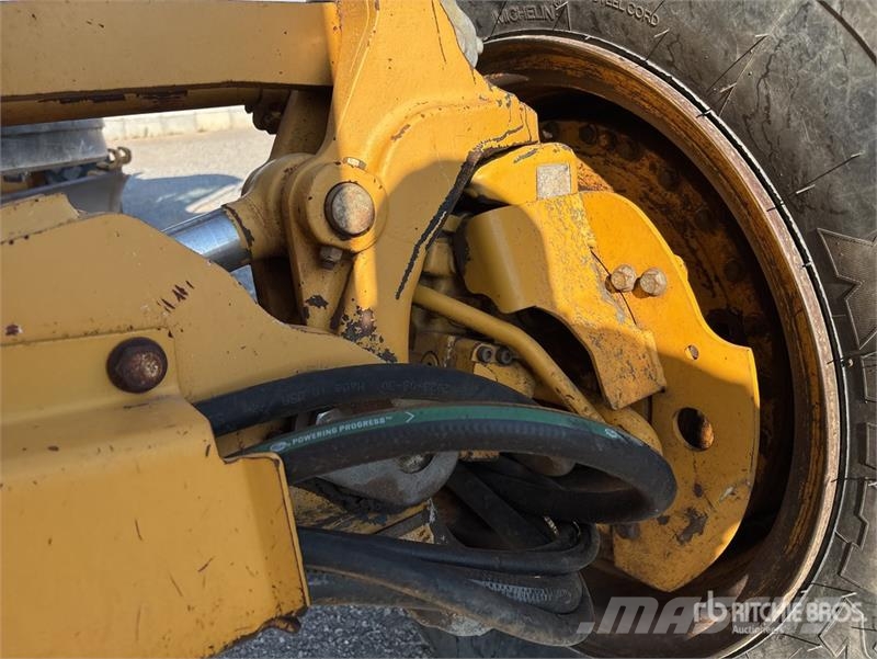 John Deere 672G AWD Motor Grader Greideriai