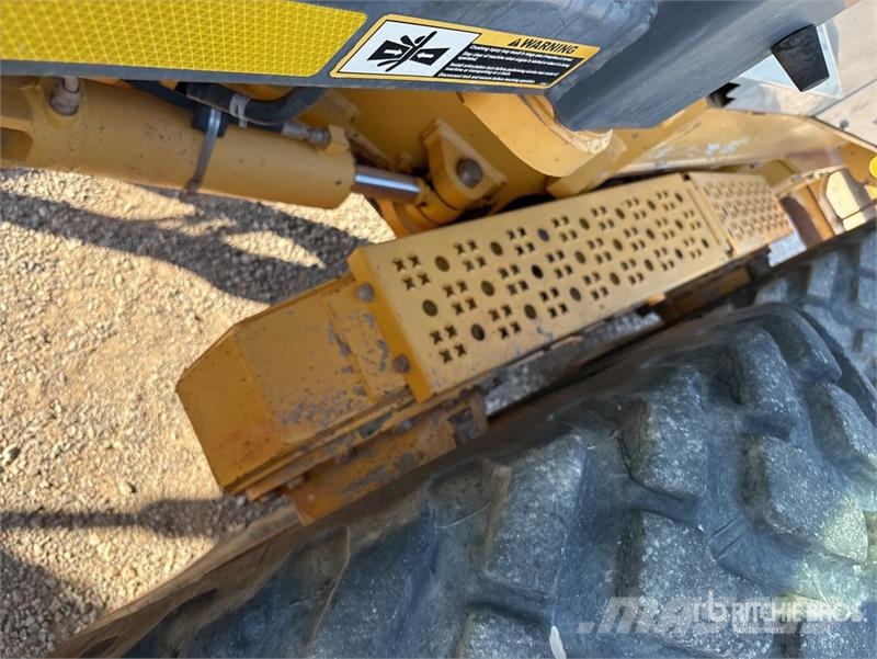 John Deere 672G AWD Motor Grader Greideriai