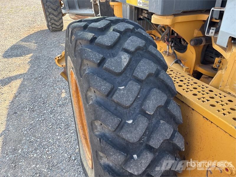 John Deere 672G AWD Motor Grader Greideriai