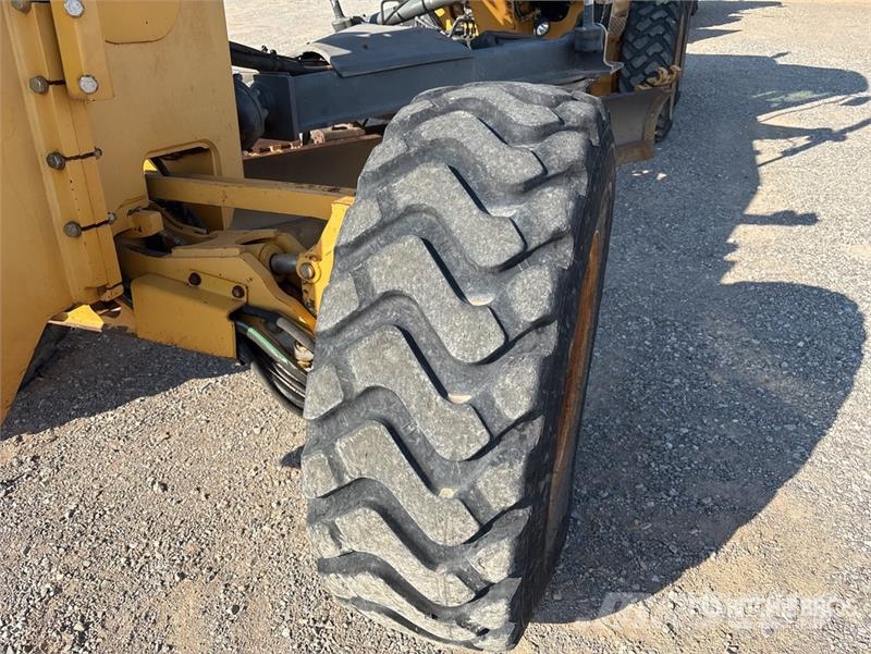 John Deere 672G AWD Motor Grader Greideriai