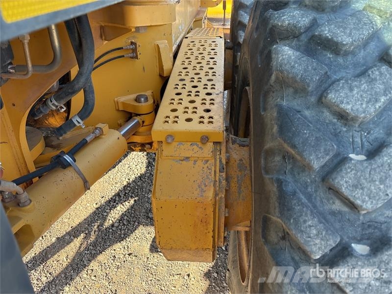 John Deere 672G AWD Motor Grader Greideriai
