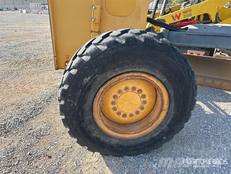 John Deere 672G AWD Motor Grader Greideriai