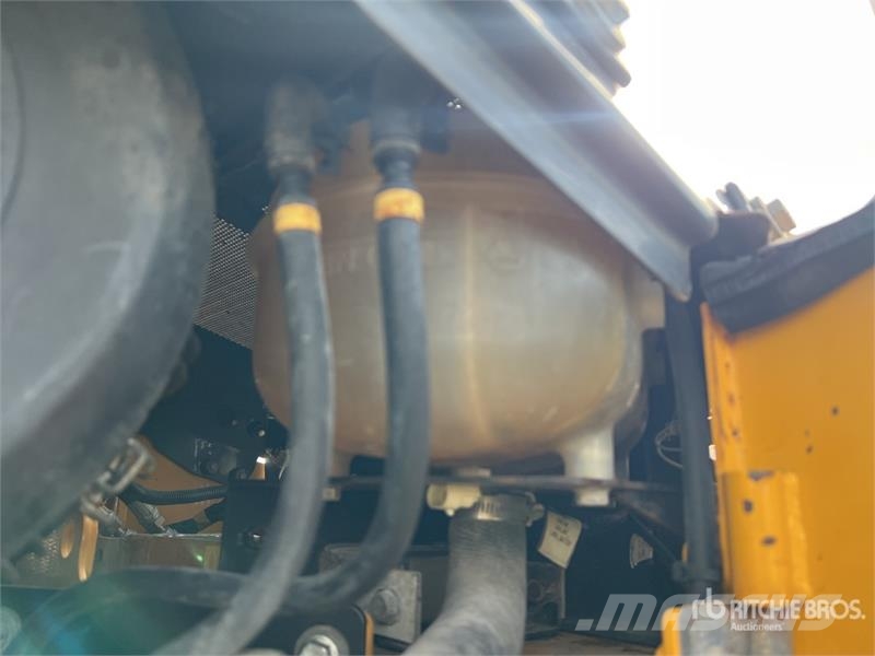 John Deere 700K LGP بلدوزرات مجنزرة