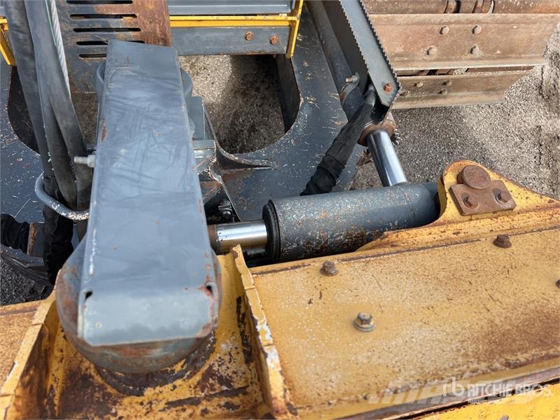 John Deere 700K LGP بلدوزرات مجنزرة