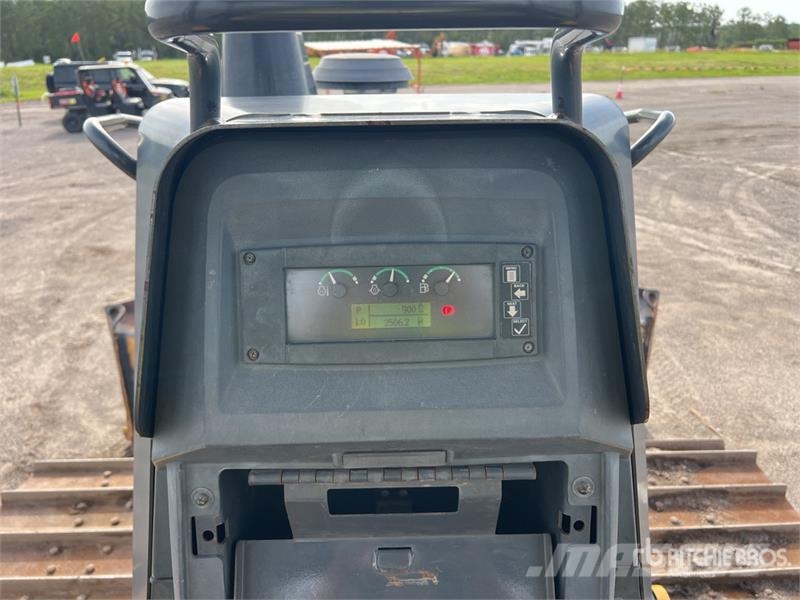 John Deere 700K LGP بلدوزرات مجنزرة