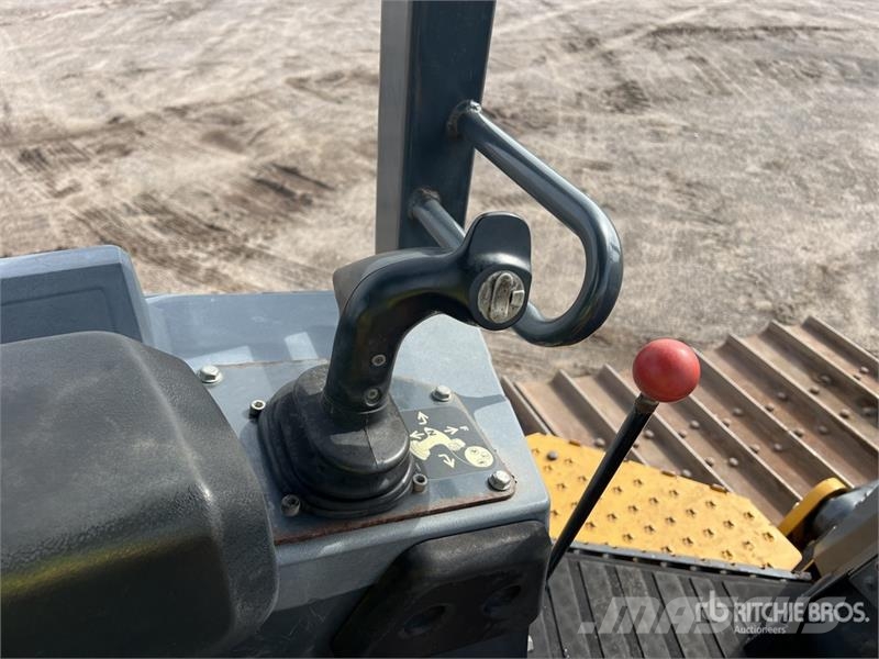 John Deere 700K LGP بلدوزرات مجنزرة