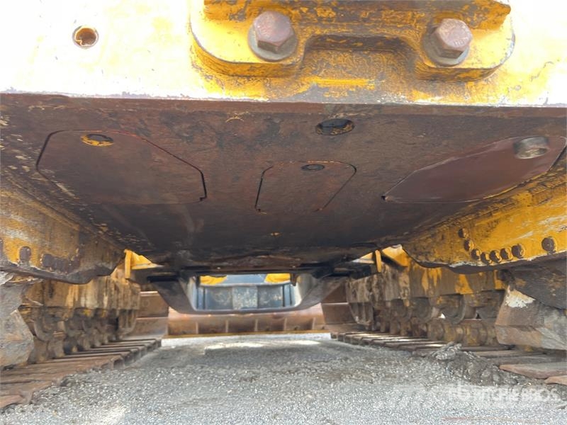 John Deere 700K LGP بلدوزرات مجنزرة