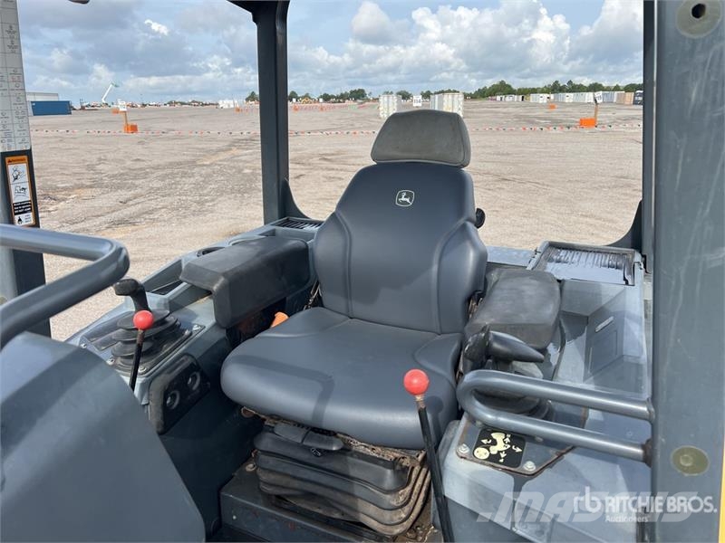 John Deere 700K LGP بلدوزرات مجنزرة