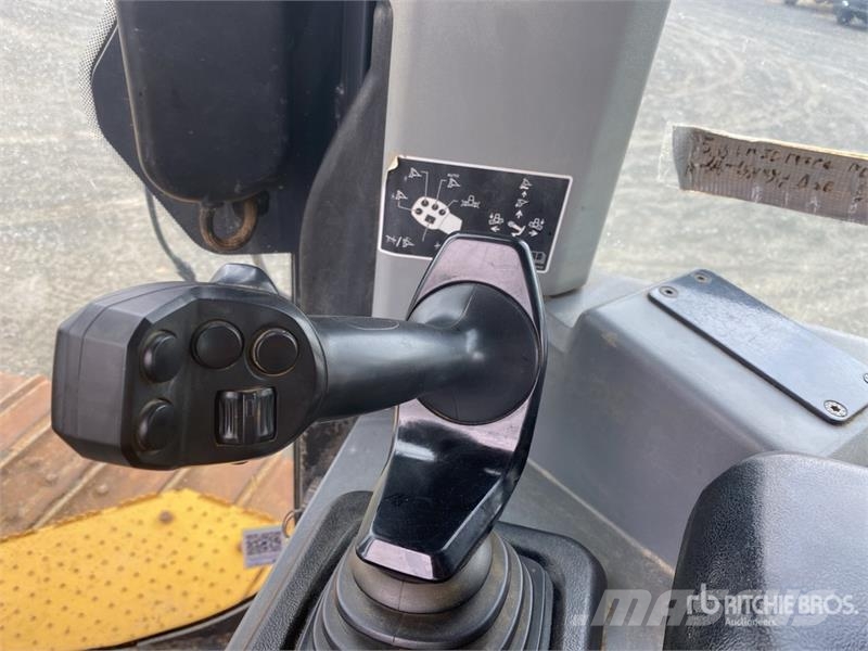 John Deere 700L LGP Crawler Dozer Telaketjupuskutraktorit