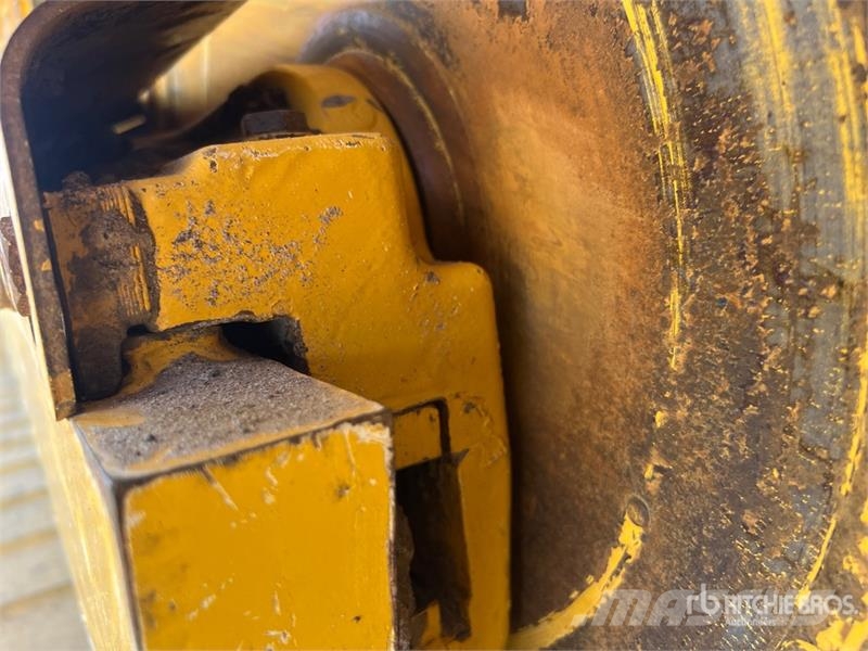 John Deere 700L LGP Crawler Dozer Telaketjupuskutraktorit