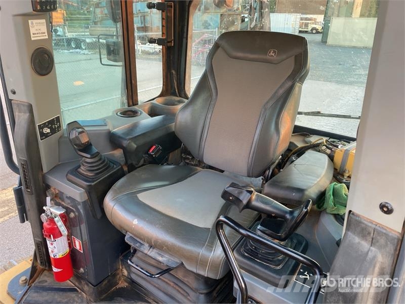 John Deere 700L LGP Crawler Dozer Telaketjupuskutraktorit