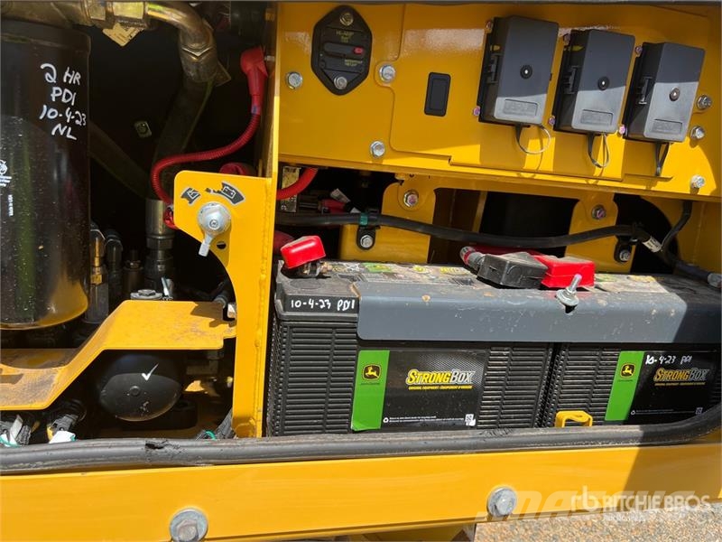 John Deere 700L LGP Crawler Dozer Telaketjupuskutraktorit