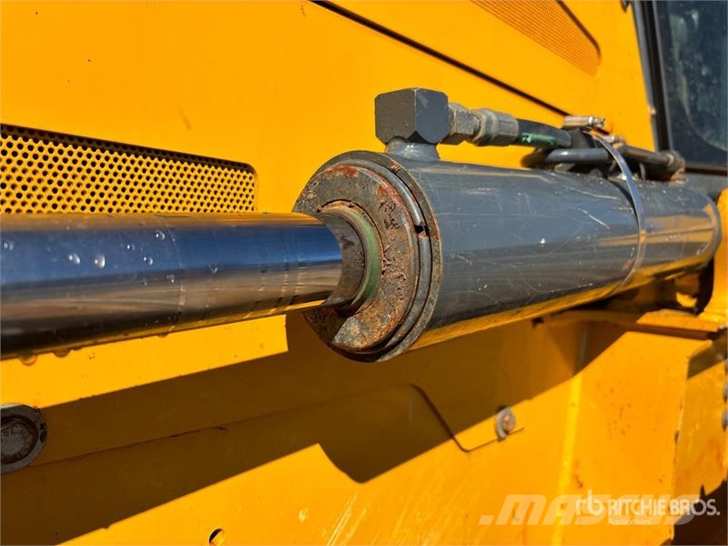 John Deere 700L LGP Crawler Dozer Telaketjupuskutraktorit