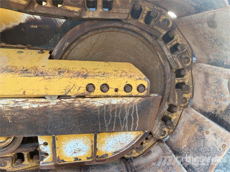 John Deere 700L LGP Crawler Dozer Telaketjupuskutraktorit