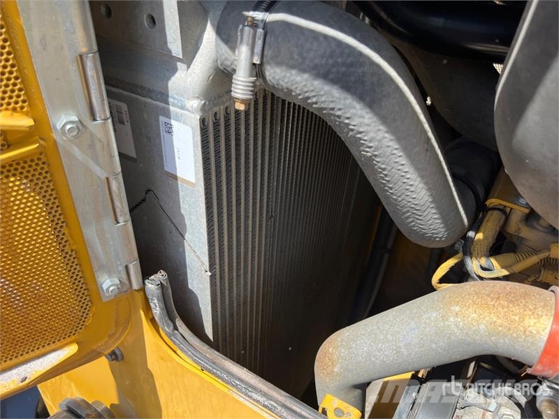 John Deere 700L LGP Crawler Dozer Telaketjupuskutraktorit
