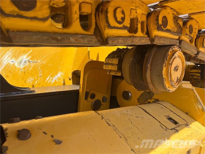 John Deere 700L LGP Crawler Dozer Telaketjupuskutraktorit