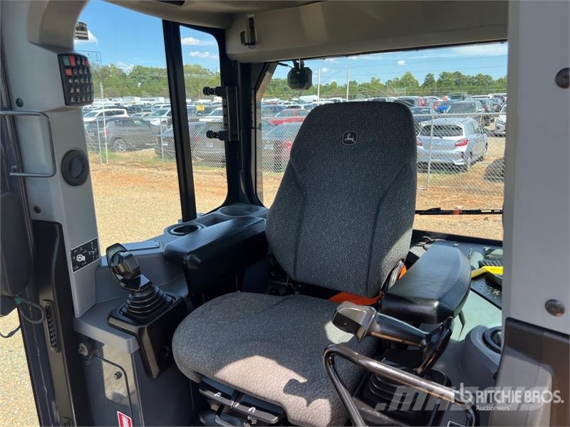 John Deere 700L LGP Crawler Dozer Telaketjupuskutraktorit