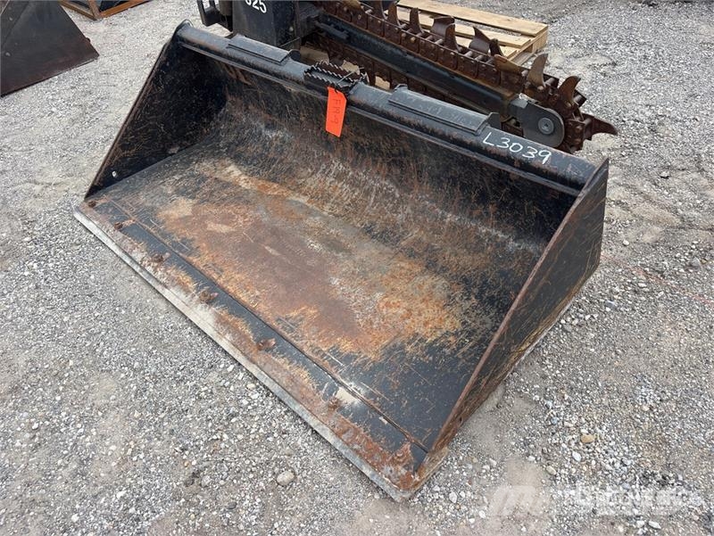 John Deere 72 in General Purpose Skid Steer Bucket Lopaty