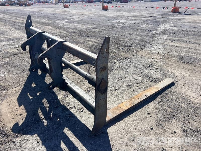 John Deere 72 in Wheel Loader Forks Gabeln