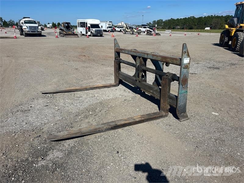 John Deere 72 in Wheel Loader Forks Gabeln