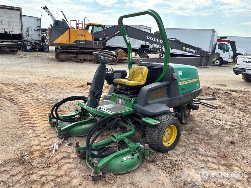 John Deere 7400 4x2 Ride-On Lawn Mower Traktorske kosilice