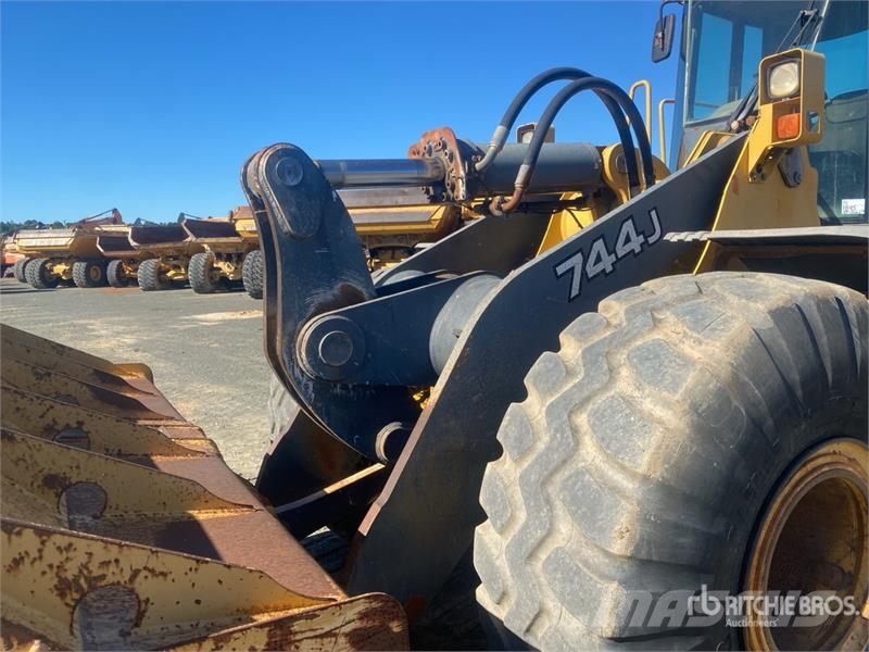 John Deere 744J Wielladers