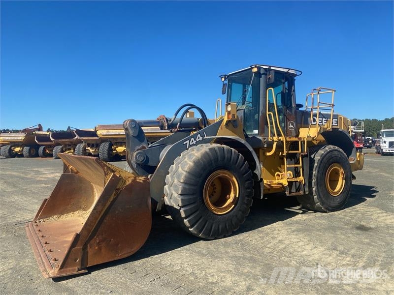 John Deere 744J Wielladers