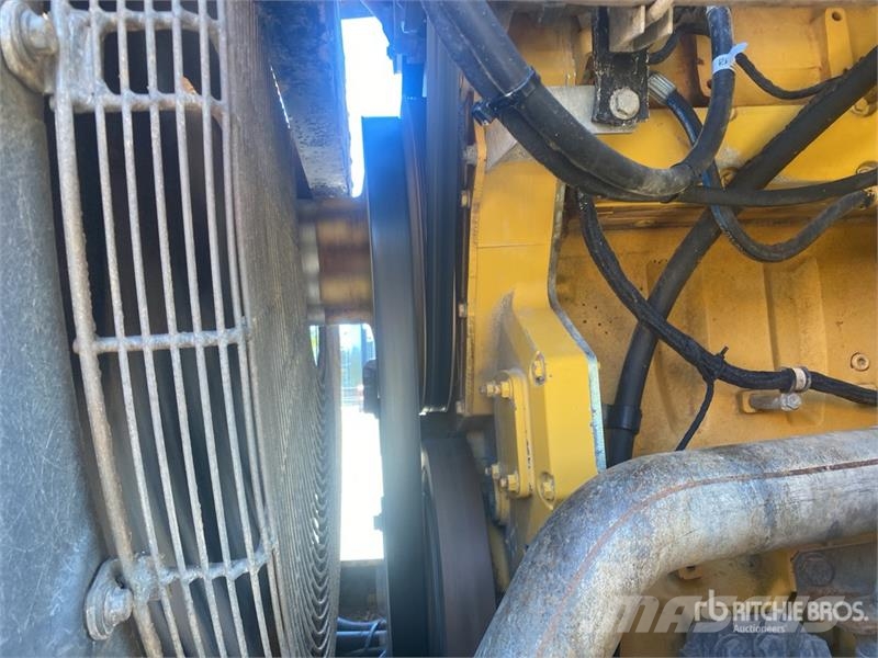 John Deere 744J Wielladers