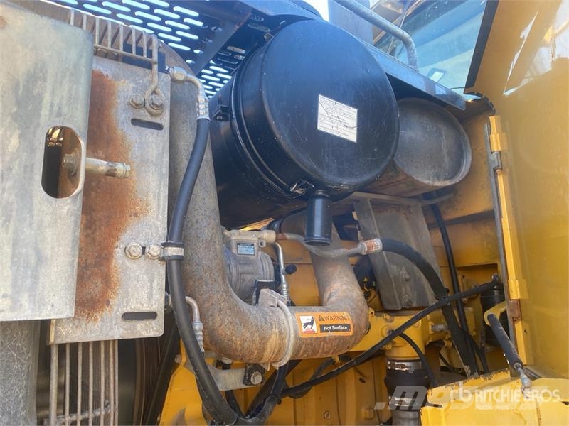 John Deere 744J Wielladers