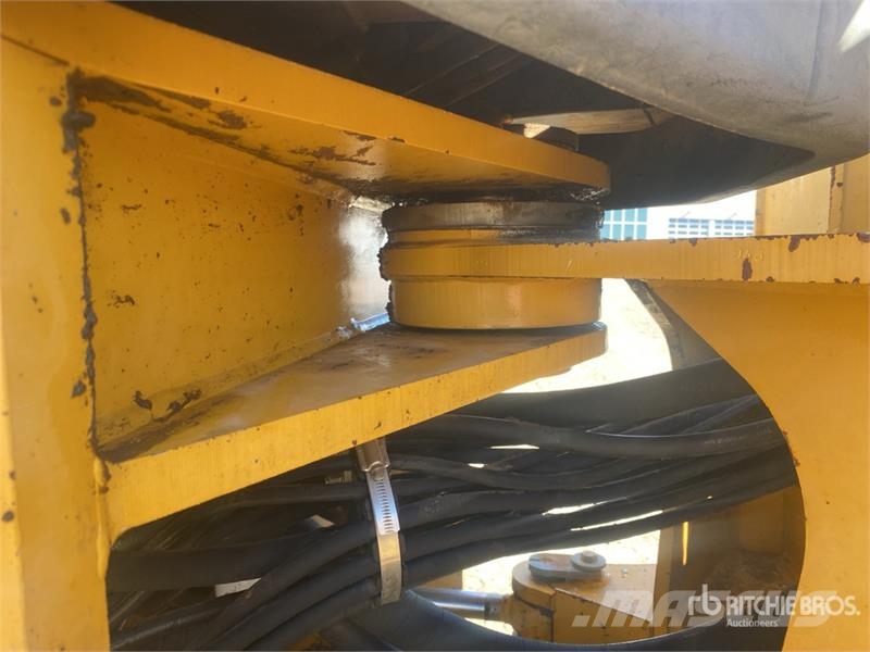 John Deere 744J Wielladers
