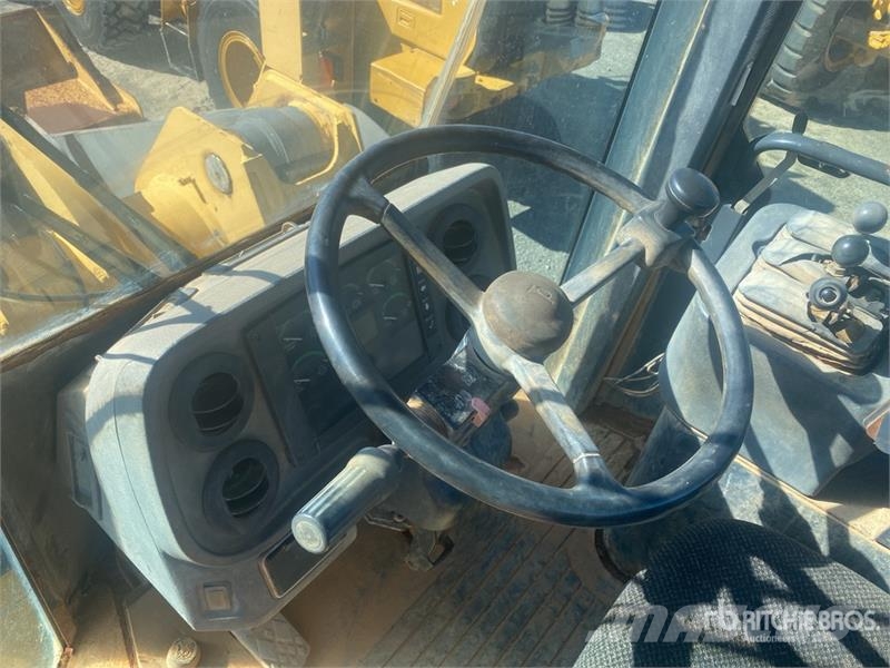 John Deere 744J Wielladers