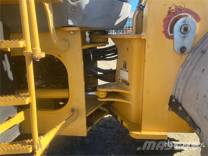 John Deere 744J Wielladers