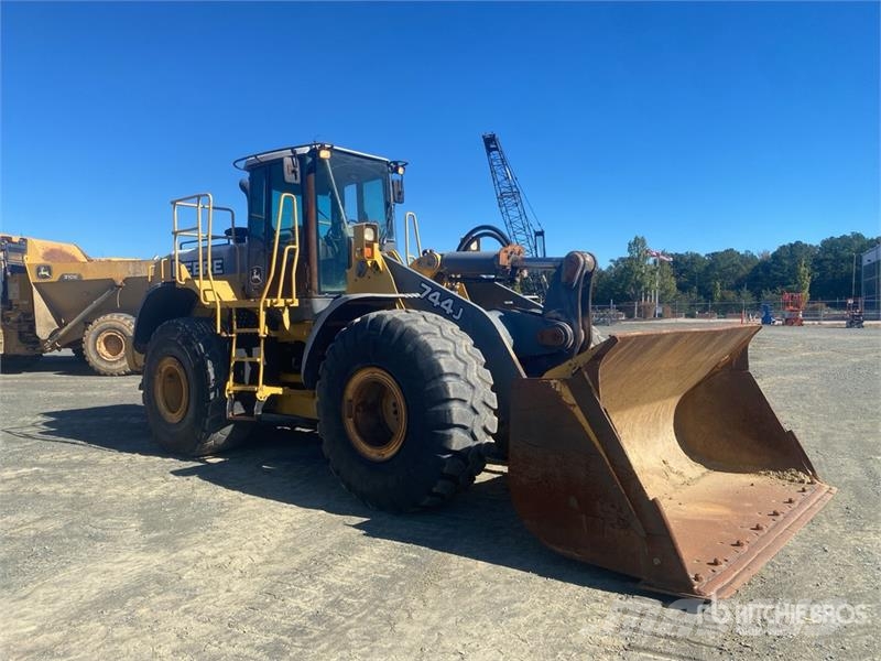 John Deere 744J Wielladers